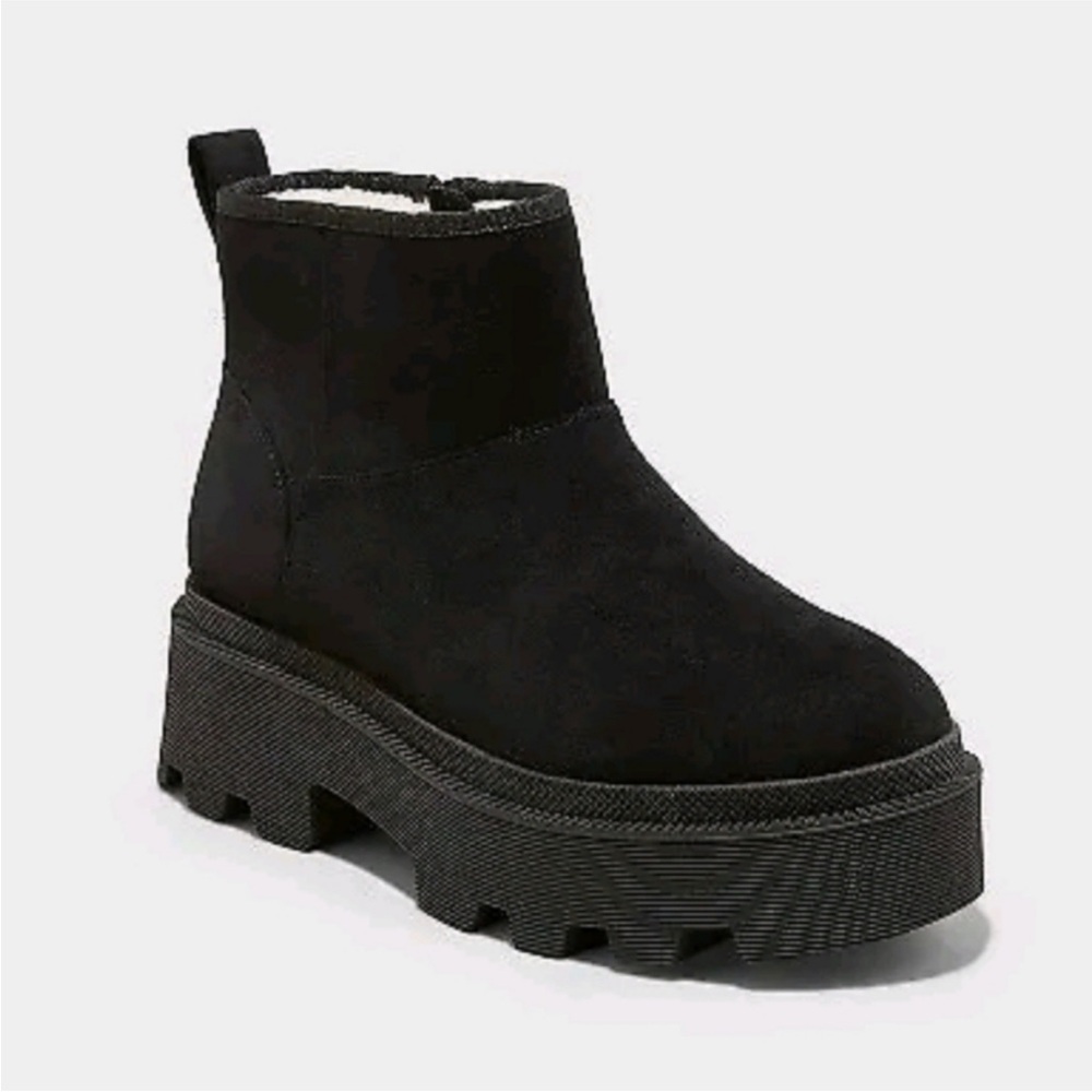 Universal Thread Rowen Boots